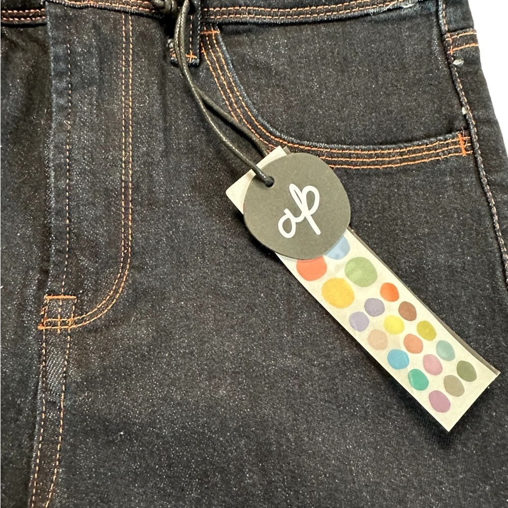 April Jeans Fit Leg Relaxed High Rise Short Jeans Size Medium - Picture 4 of 17